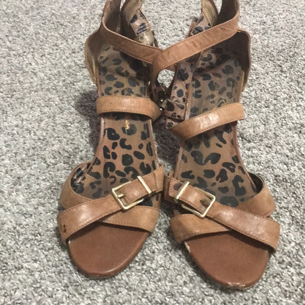 🌸B1G1-Cute Heels! B1G1 Free w/pink flower
